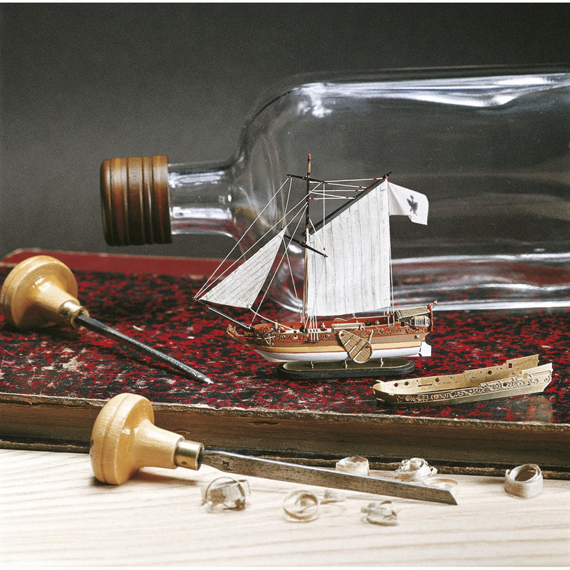 Golden Yacht 1/300 in bottiglia