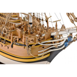 H.M.S. Bounty 1/60