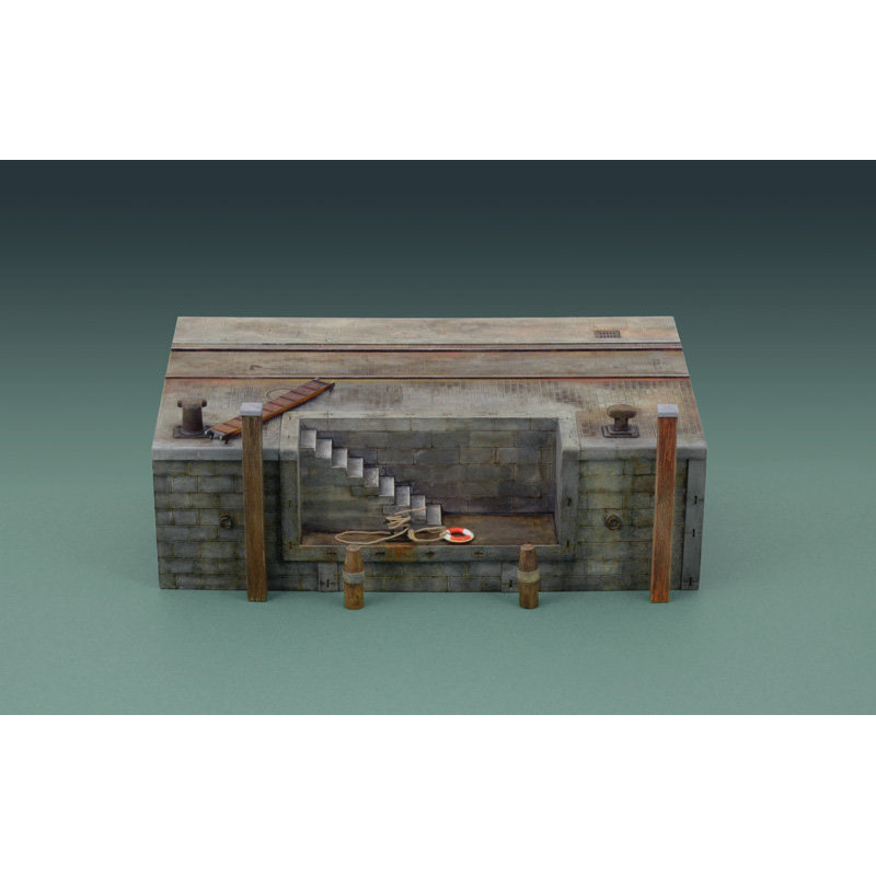 Molo di Attracco con Scalini e Binario 1/35